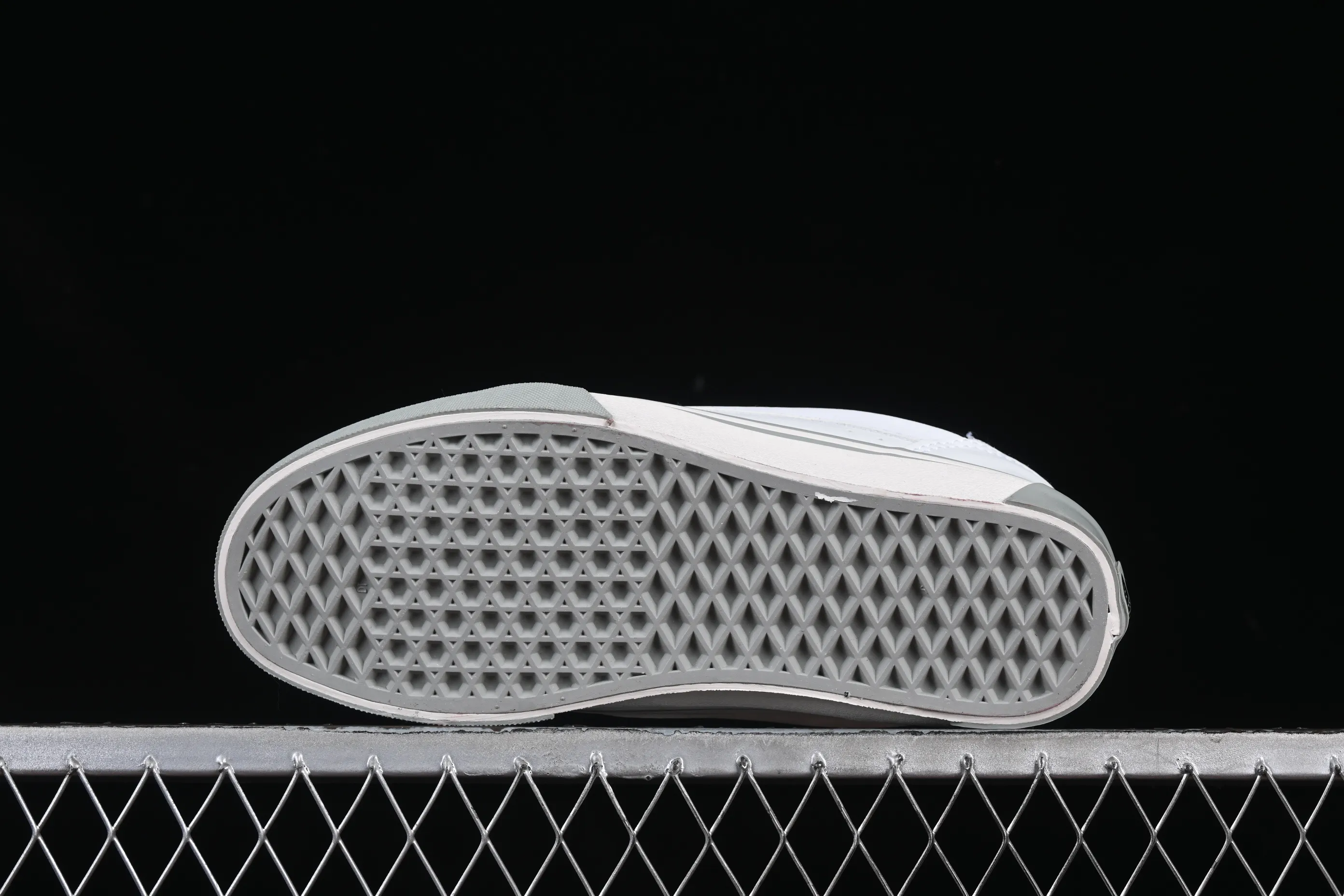 All categories Vans Vans series Vans Low Vans low-top Vans Knu Skool Vans low-top retro casual fat bread shoes VN0009QCBUH